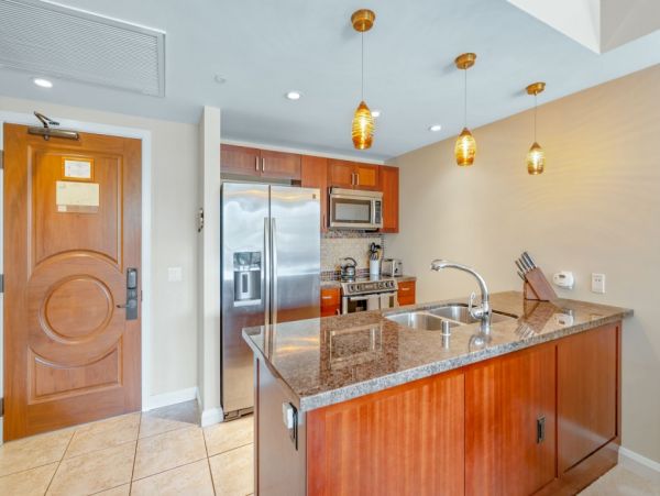 Kaanapali 2 Bedroom-1 Bath Suite with Mountain & Ocean Views