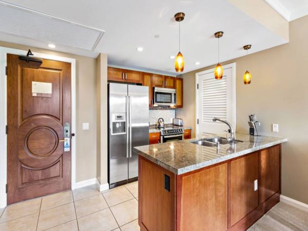 Kaanapali One Bedroom Condo Located On The Beach Sleeps 4
