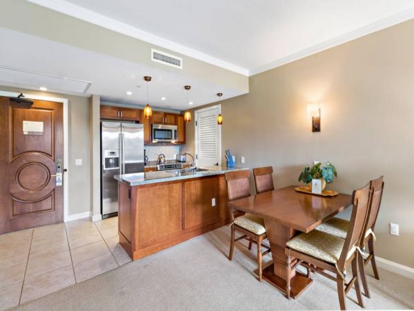 Kaanapali One Bedroom Condo Located On The Beach Sleeps 4