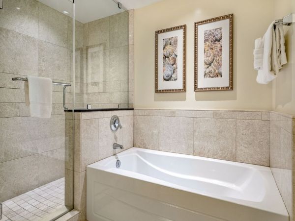 Beautiful 3 Bedroom Oceanfront Residence in Kaanapali