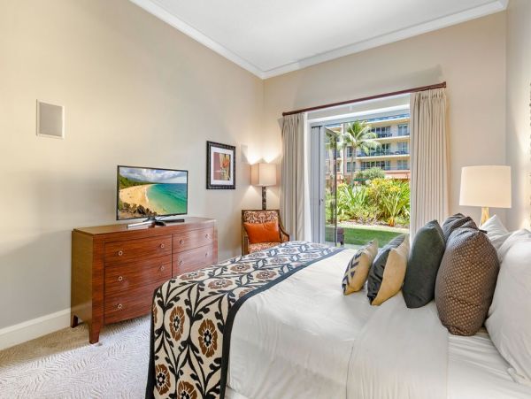 Beautiful 3 Bedroom Oceanfront Residence in Kaanapali