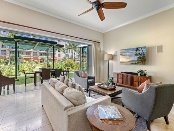 Beautiful 3 Bedroom Oceanfront Residence in Kaanapali