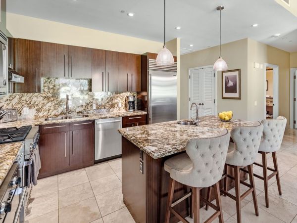 Beautiful 3 Bedroom Oceanfront Residence in Kaanapali