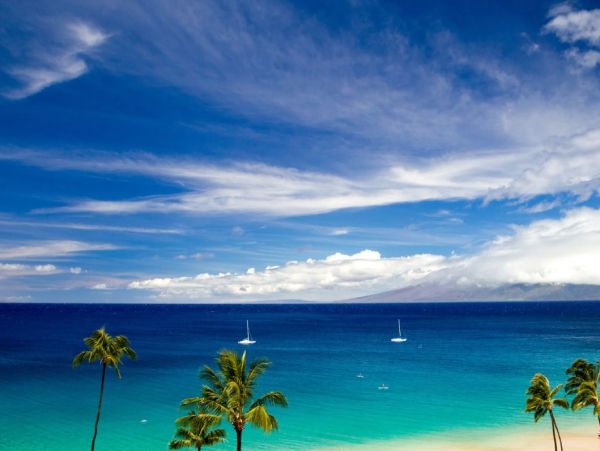 Beautiful Kaanapali Vacation Condo Beachfront with Pool
