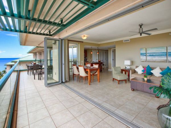 Maui Oceanfront Vacation Rental – Luxury 2-Bedroom Corner Suite Penthouse Condo