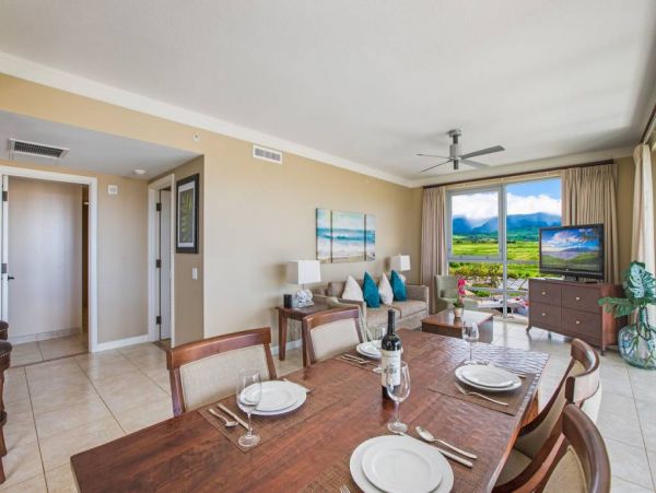 Maui Oceanfront Vacation Rental – Luxury 2-Bedroom Corner Suite Penthouse Condo
