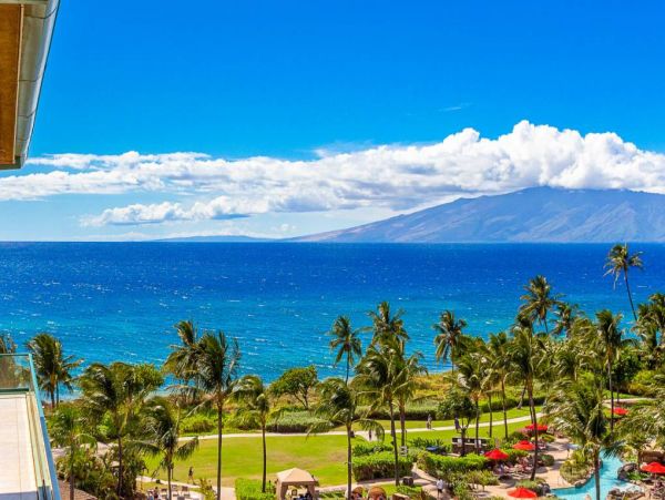 Beautiful Kaanapali Vacation Condo with Pool and Spa