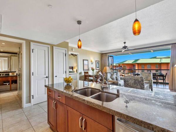 Beautiful Kaanapali Vacation Condo with Pool and Spa