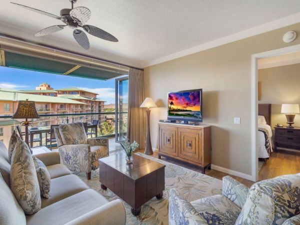 Beautiful Kaanapali Vacation Condo with Pool and Spa