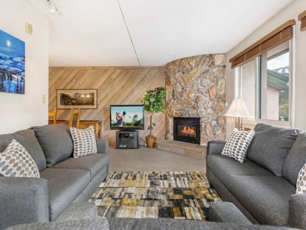 Vail Stylish Condo Excellent Amenities.