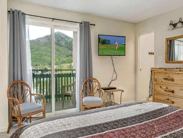 Vail Stylish Condo Excellent Amenities.