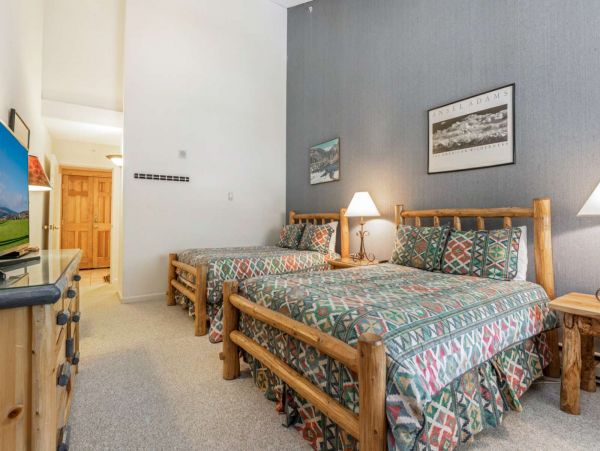 Vail Stylish Condo Excellent Amenities.