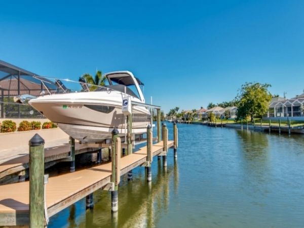 Three Bedrooms Canal Front Rental Home in Cape Coral