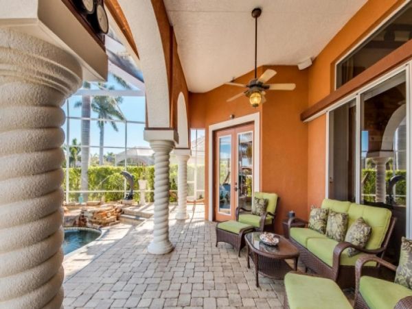 Three Bedrooms Canal Front Rental Home in Cape Coral