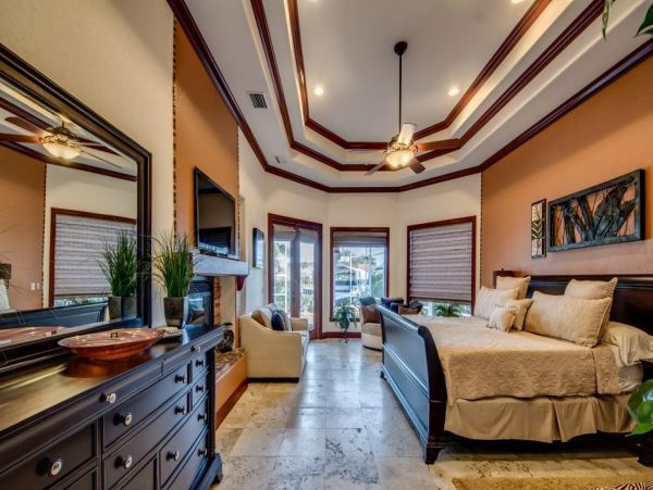 Three Bedrooms Canal Front Rental Home in Cape Coral