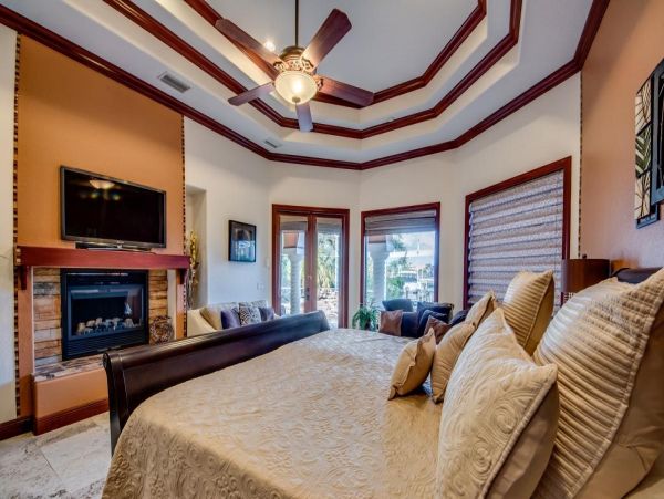 Three Bedrooms Canal Front Rental Home in Cape Coral