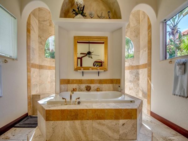 Three Bedrooms Canal Front Rental Home in Cape Coral