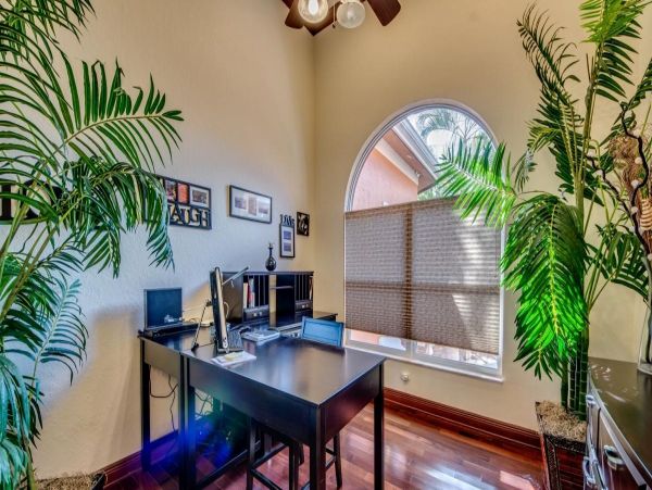 Three Bedrooms Canal Front Rental Home in Cape Coral