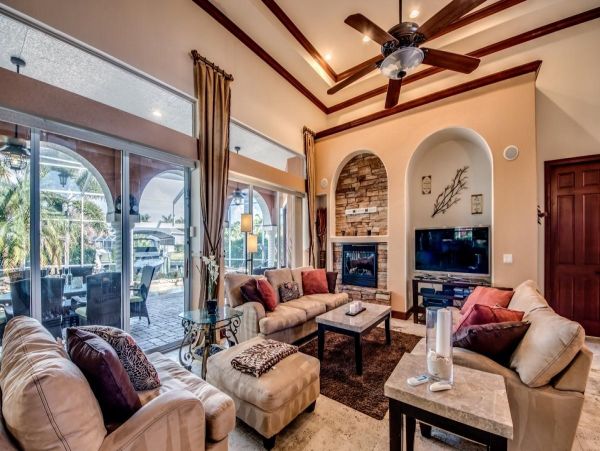 Three Bedrooms Canal Front Rental Home in Cape Coral