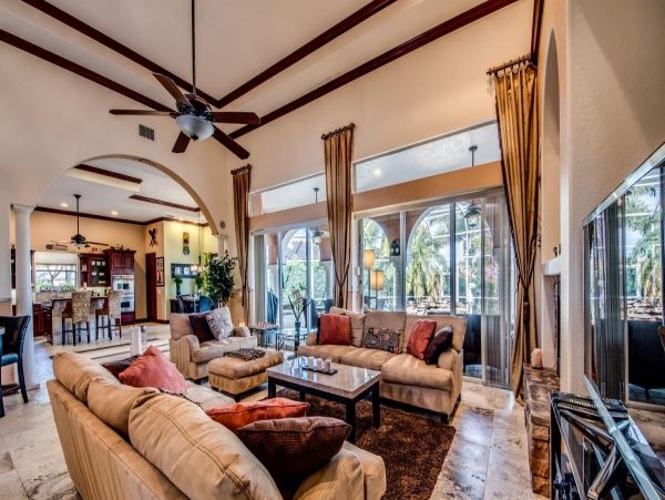 Three Bedrooms Canal Front Rental Home in Cape Coral