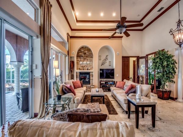 Three Bedrooms Canal Front Rental Home in Cape Coral