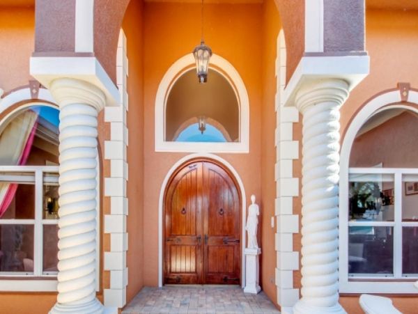 Three Bedrooms Canal Front Rental Home in Cape Coral