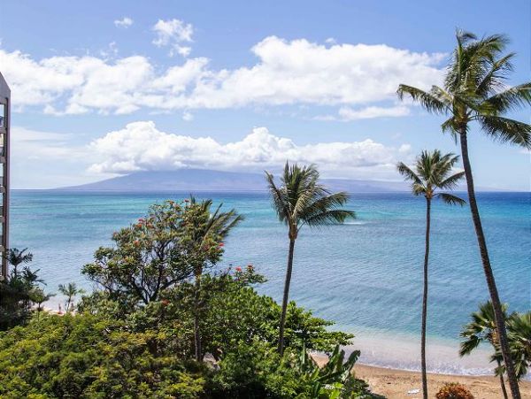 Luxurious Maui Vacation Rental with Ocean Views & Prime Location