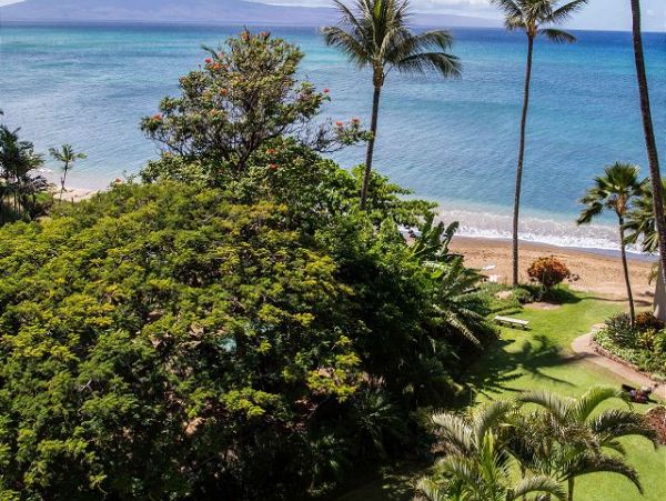 Luxurious Maui Vacation Rental with Ocean Views & Prime Location