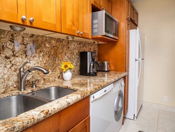 Luxurious Maui Vacation Rental with Ocean Views & Prime Location