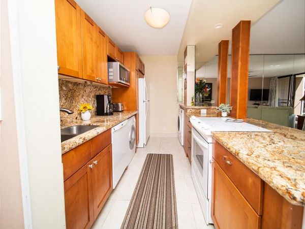 Luxurious Maui Vacation Rental with Ocean Views & Prime Location