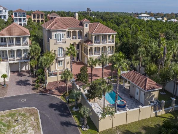 Deluxe Thirteen Bedroom Vacation Home in Miramar Beach