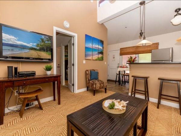 Lahaina Spacious Condo