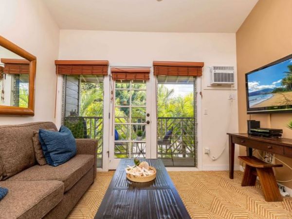 Lahaina Spacious Condo