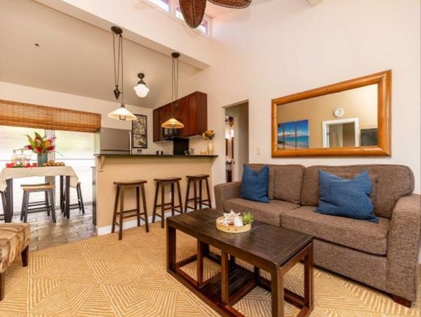 Lahaina Spacious Condo