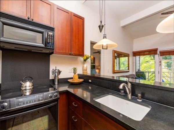 Lahaina Spacious Condo