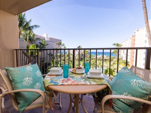 Two Bedroom Vacation Condo on Kaanapali Sleeps 6 Guests