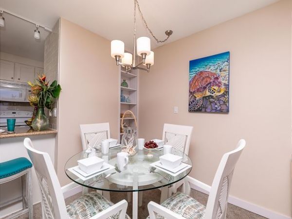 Two Bedroom Vacation Condo on Kaanapali Sleeps 6 Guests