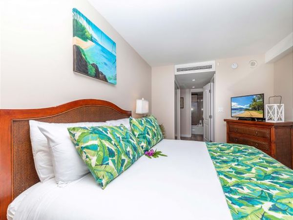 Two Bedroom Vacation Condo on Kaanapali Sleeps 6 Guests