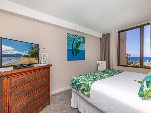 Two Bedroom Vacation Condo on Kaanapali Sleeps 6 Guests