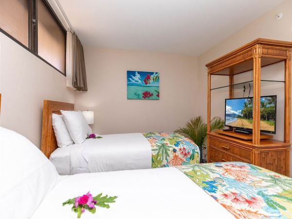 Two Bedroom Vacation Condo on Kaanapali Sleeps 6 Guests