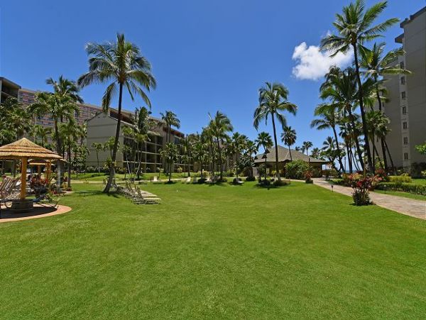 Two Bedroom Vacation Condo on Kaanapali Sleeps 6 Guests