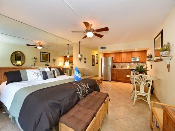 Kahana Ocean Front Studio Beach Access & Beach View Sleeps 3