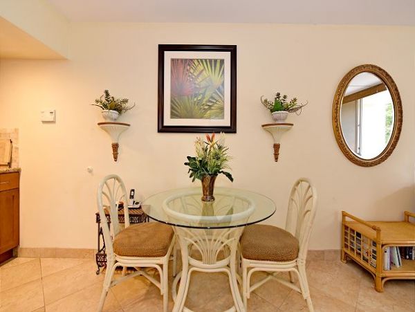 Kahana Ocean Front Studio Beach Access & Beach View Sleeps 3