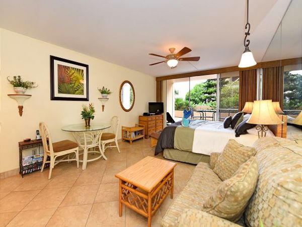 Kahana Ocean Front Studio Beach Access & Beach View Sleeps 3