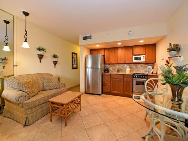 Kahana Ocean Front Studio Beach Access & Beach View Sleeps 3