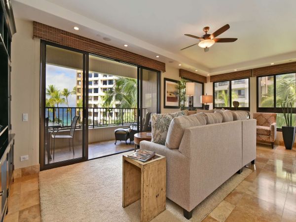 Beachfront Two Bedroom Rental Condo in Kaanapali