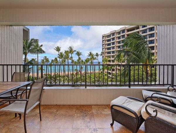 Beachfront Two Bedroom Rental Condo in Kaanapali