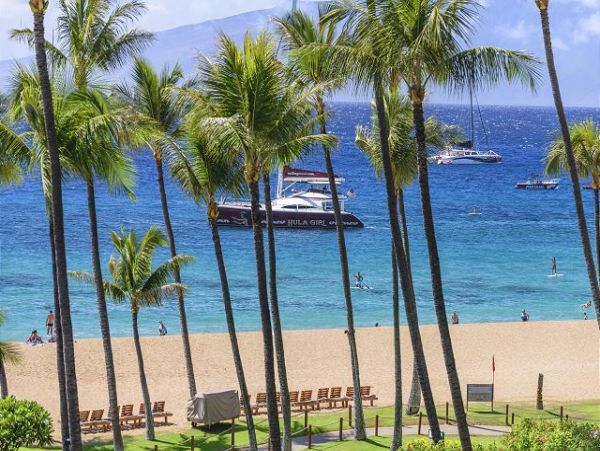 Beachfront Two Bedroom Rental Condo in Kaanapali