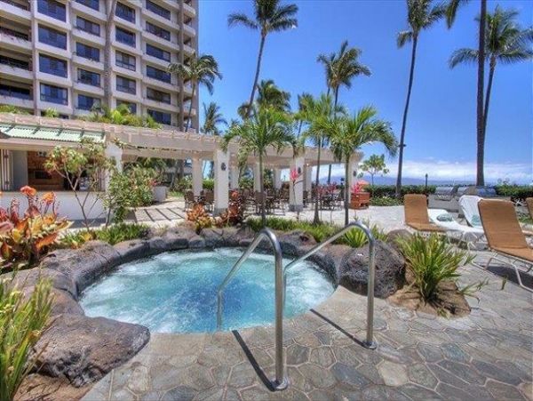 Beachfront Two Bedroom Rental Condo in Kaanapali