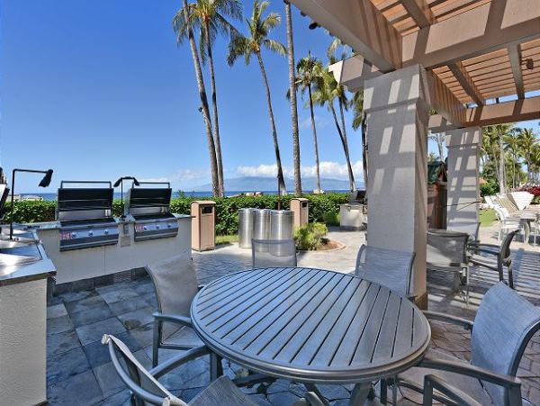 Beachfront Two Bedroom Rental Condo in Kaanapali